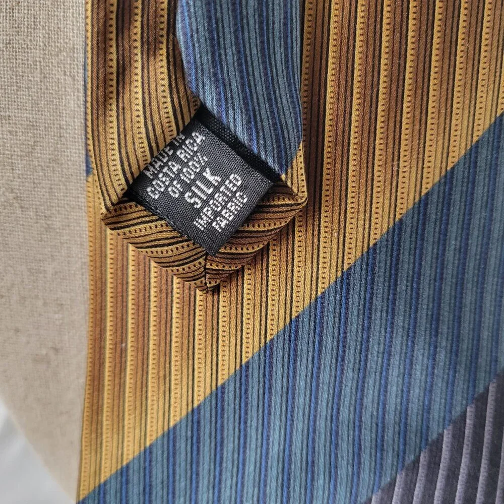 Ungaro Paris 100% Silk Men's Tie Necktie - Made in Italy